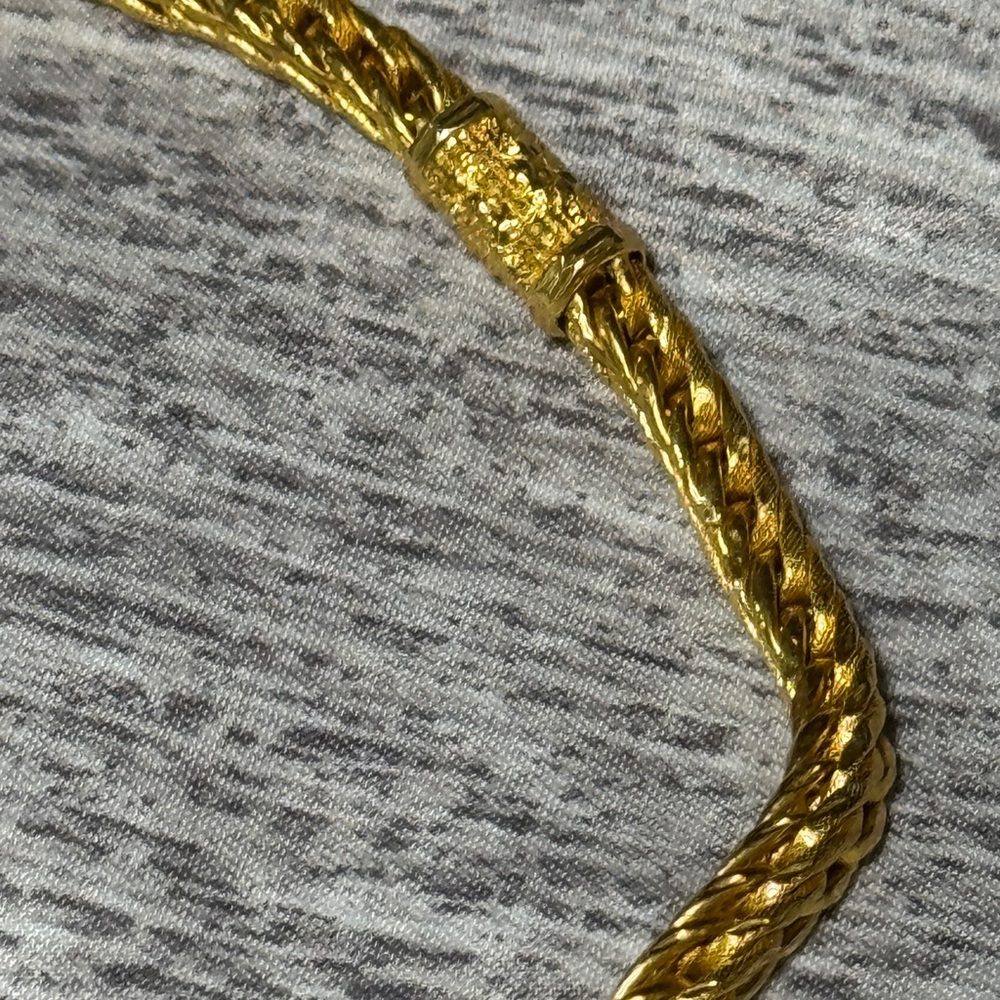 24K Elegant Gold Necklace 22’ - Picture 3 of 5